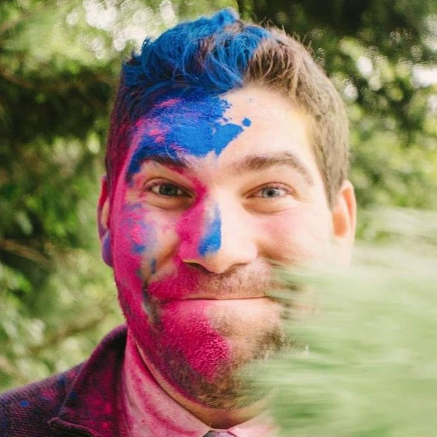 Profile Picture of Brett The Intern (@brett) on Youtube_profile