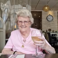 Profile Picture of Julie Holmes (@julie.holmes.3382) on Facebook